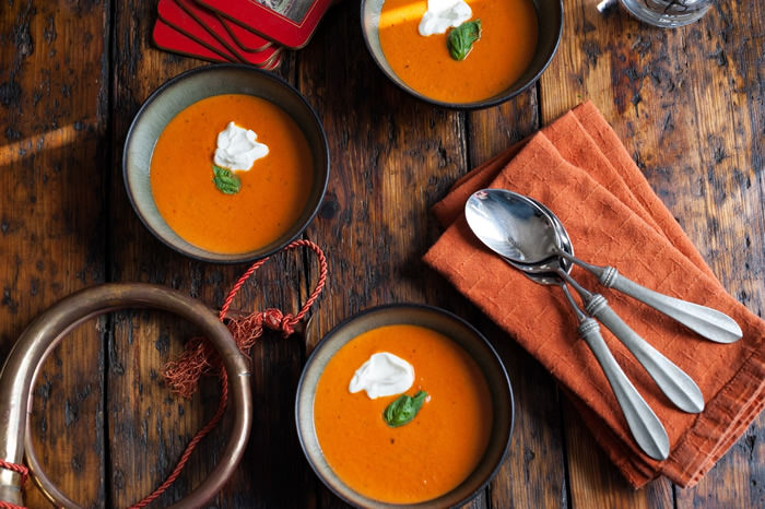 https://ediblerenotahoe.com/wp-content/uploads/2017/10/Rich-Creamy-Tomato-Basil-Soup.jpg