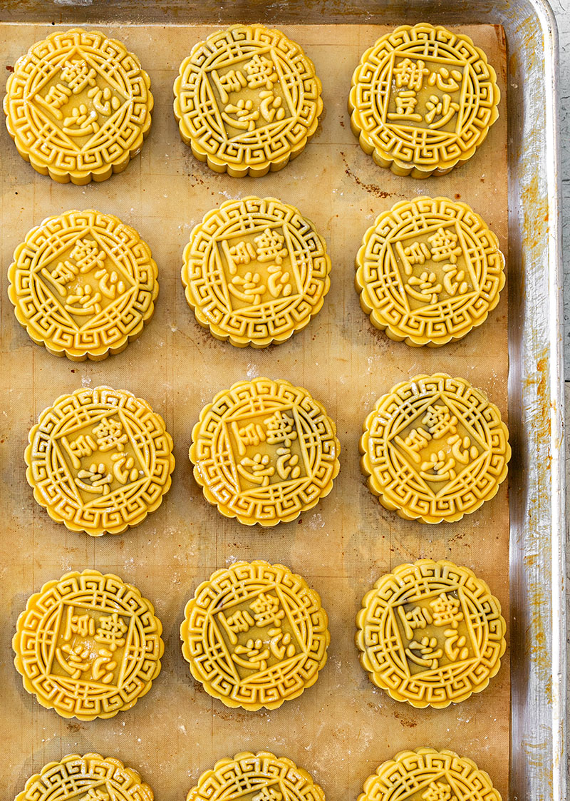 Raw, or snow skin, red bean mooncakes at Honey Bakery in Reno